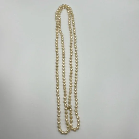 HP๐ 1981 Chanel Pearl Necklace - Picture 5 of 14